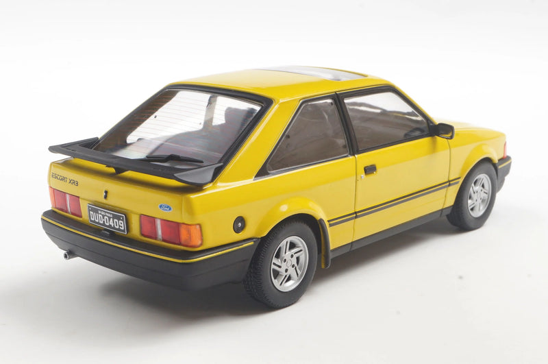 Ford Escort XR3 (1988) - Amarelo - California Classics