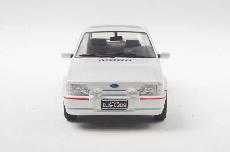 Ford Escort XR3 (1992) - Branco - California Classics