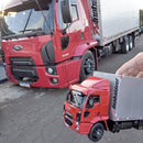 Miniatura Ford Cargo 2428 Baú (Escala 1/24)