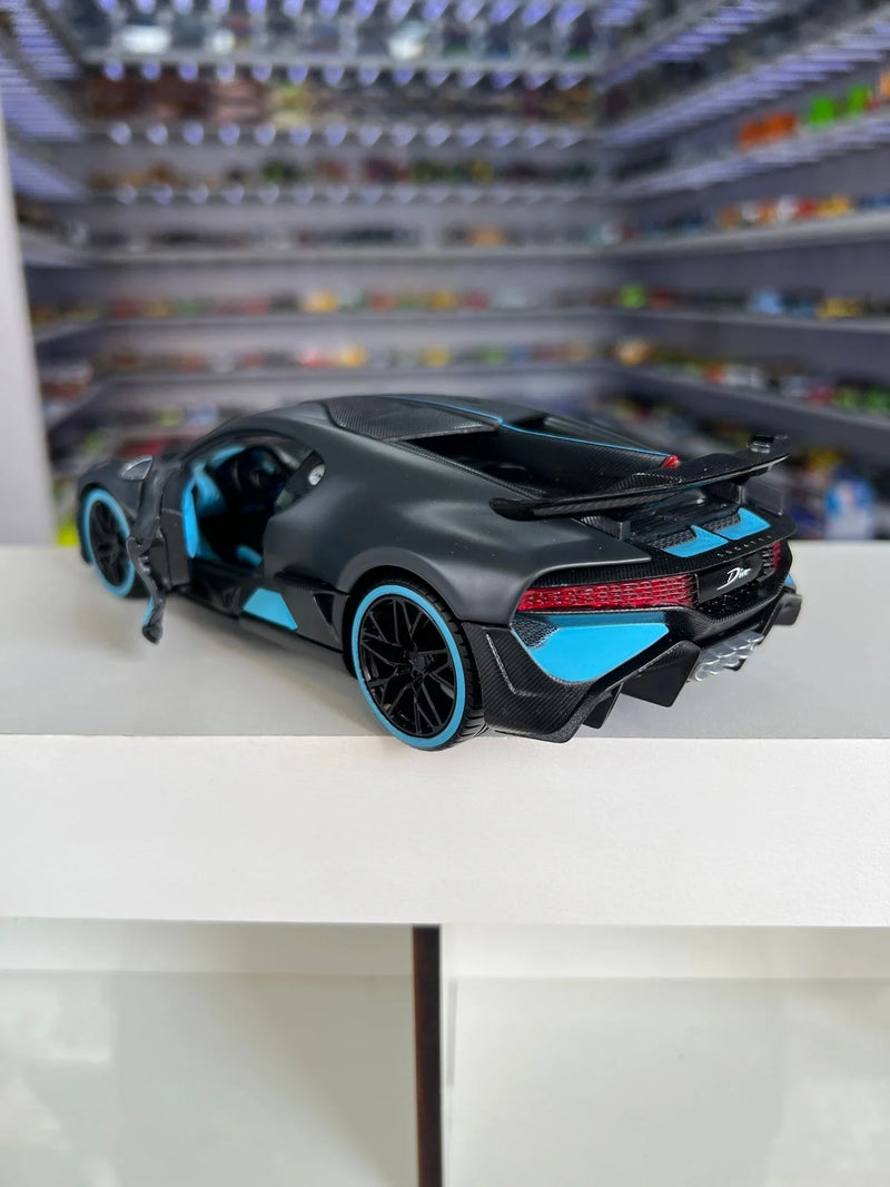 Bugatti Divo Cinza