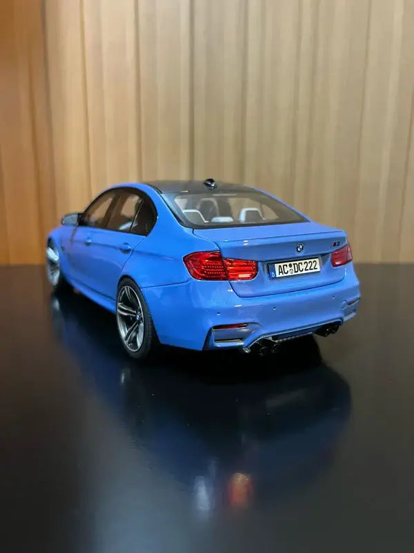 BMW M3 F80 Competition Azul